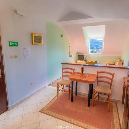 House Ina - With Terrace And City View Ston